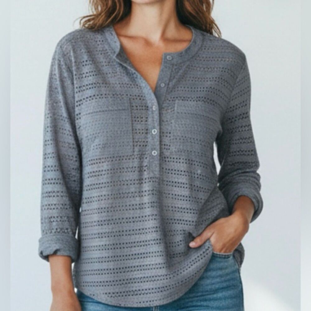 Ann Taylor Women's Light Blue Collared Blouse Size Small